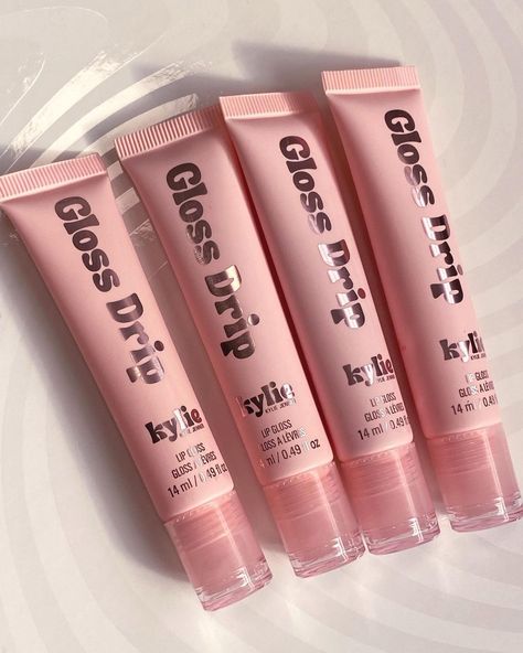 Kylie Cosmetics on Instagram: “our gloss drips leave lips with a juicy and reflective, mirror-shine finish. the perfect wet look without the stickiness 💦 😍 #glossdrip” Gloss Drip, Barber Products, Salon Hair Color, Detox Shampoo, Kylie Lips, Hair Care Tools, Hair Care Products Professional, Business Essentials, Images And Words