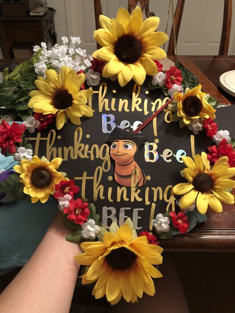 #beemovie #graduationcapdecoration  #sunflowers #bee #graduation #meme #cute #aesthetic #gradcap #design Bee Graduation Cap, Graduation Cap Designs Sunflower, Starbucks Gift Baskets, Graduation Meme, Barry B Benson, Graduation Cap Decoration Diy, Diy Graduation Cap, Diy Graduation, Bee Movie