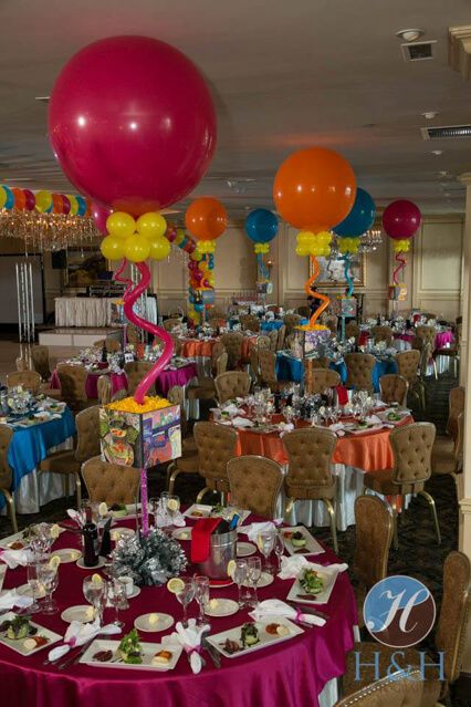 Themed Centerpieces - Balloon Artistry Bat Mitzvah Centerpieces, New York City Broadway, Gala Decor, Mitzvah Centerpieces, Art Themed Party, Themed Centerpieces, Colored Table, Balloon Arrangement, Bat Mitzvah Themes