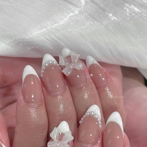 🦋nail nabi | perth gel nails on Instagram: "classic french on natural nails🤍 ₊˚ෆ  ݁  ‧₊˚ ⋅ @nail.nabi / 🦋perth, wa ‧₊˚ ⋅ 𝘫𝘢𝘱𝘢𝘯𝘦𝘴𝘦-𝘬𝘰𝘳𝘦𝘢𝘯 𝘨𝘦𝘭 𝘮𝘢𝘯𝘪𝘤𝘶𝘳𝘦 & 𝘯𝘢𝘪𝘭 𝘤𝘢𝘳𝘦 𝘴𝘵𝘶𝘥𝘪𝘰  𝘢𝘱𝘱𝘰𝘪𝘯𝘵𝘮𝘦𝘯𝘵-𝘰𝘯𝘭𝘺, 𝘯𝘰 𝘸𝘢𝘭𝘬-𝘪𝘯𝘴   ݁  #perthnails #perthgelnails #perthnailsalon #perthnailartist #perthnailtech #perthnail #wanails #perthnailart #japanesegelnail #koreangelnail #perthjapanesegelnail #perthkoreangelnail #douyinnails #perthgirl #tiktoknails #珀斯美甲 #伯斯美甲 #日式美甲" French On Natural Nails, Celebrity Nails, Gel Manicure, Rhinestone Nails, Nail Manicure, Nail Artist, Nail Tech, Natural Nails, Perth