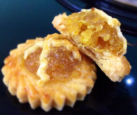 Papa Cooks!: Nyonya Pineapple Tarts, The Crispy Type Pineapple Tart, Dessert Tea, Filipino Desserts, Pastry Tart, Pastry Desserts, Asian Desserts, No Bake Treats, Pastry Recipes, Special Recipes