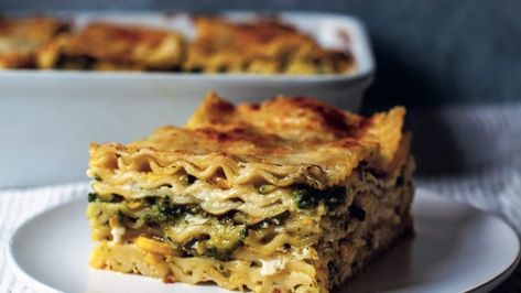 Lasagne mit Zucchini und Pesto – super Rezept // HIMBEEER Zucchini Pommes, Streusel Muffins, Smitten Kitchen, Pulled Pork, Ricotta, Pesto, Feta, Zucchini, Courgettes