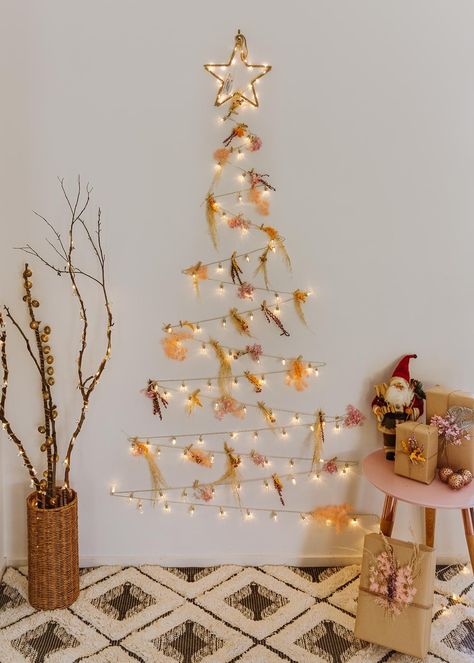 Fairy Light Christmas Tree, Diy Christmas Tree On Wall, Christmas Tree On Wall, Tree On Wall, Wall With Lights, Fairy Light Christmas, Fairy Lights Diy, Wall Mounted Christmas Tree, Light Christmas Tree