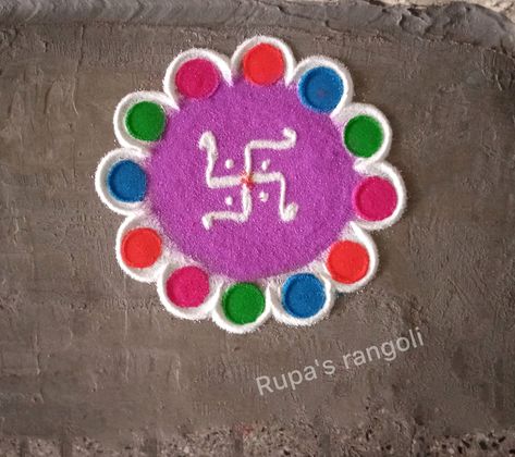 Marghazhi Kolam, Small Kolam, Lotus Rangoli, Easy Rangoli Designs Videos, Very Easy Rangoli Designs, Rangoli Designs Simple Diwali, Crochet Game, Rangoli Simple, Easy Rangoli Designs Diwali