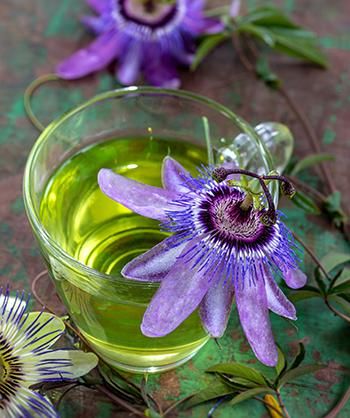 Passion Flower Benefits, Passion Flower Tea, Health Herbs, Tub Tea, Witchy Kitchen, Medical Herbs, New Roots, Chamomile Tea, Water Recipes