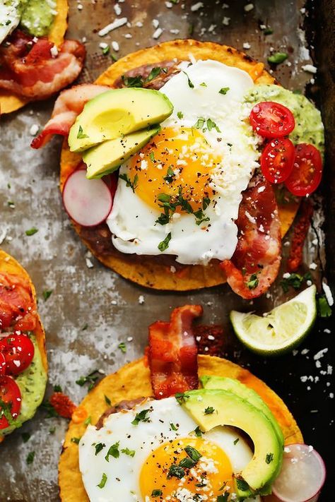 Breakfast Tostadas, Brunch Essentials, Tostada Recipes, Fancy Breakfast, Mexican Breakfast, Bacon Breakfast, Breakfast Tacos, Latin Food, Breakfast Brunch Recipes