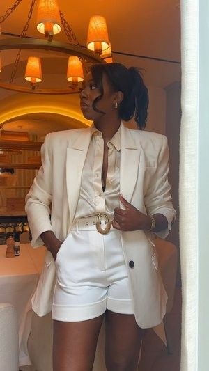 White Suits For Women Classy, Suits For Women Classy, White Suits For Women, Executive Outfit, White Blazer Outfits, Classy Lifestyle, Outfit Blazer, Couples Christmas, Busy Woman