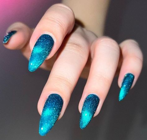 Teal Nails Ideas, Teal Blue Nails, Green And Blue Nails, Teal Nail Designs, Hipster Aesthetic, Ravenclaw Aesthetic, Granola Girl Aesthetic, Teal Nails, Aesthetic Nails