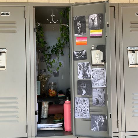 Locker In Room, School Lockers Decorations, College Locker Ideas, Clean Locker Aesthetic, Grunge Locker Decor, School Lockers Aesthetic, Y2k Locker Ideas, Decorated Locker Aesthetic, Aesthetic Locker Ideas For School