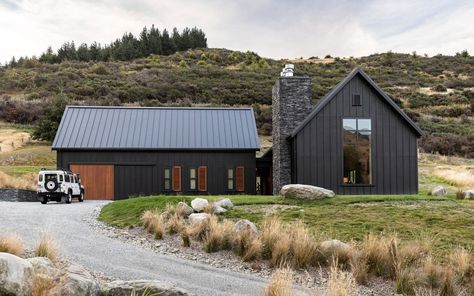 Two Barns by Space Studio – Project Feature – The Local Project Modern Scandinavian Farmhouse Exterior, Boardroom Lighting, Scandinavian Barn House, Modern Barn House Plans, Nordic Farmhouse, Scandinavian Modern House, Scandinavian House Design, Room Ideas For Men, Barn Style Garage