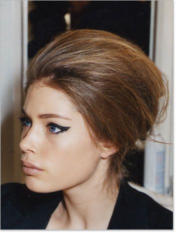 fierce french twist French Eyeliner, 70s Makeup And Hair, Hairstyles French, 1970s Hairstyles, 70s Makeup, Makeup And Hair, French Twist, Eyeliner, 1970s