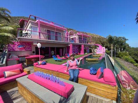 Barbie Airbnb, Barbie Malibu Dream House, Mojo Dojo Casa House, Life Size Barbie, Barbie Malibu, Malibu House, Barbie Beach, Real Barbie, Barbie Dreamhouse