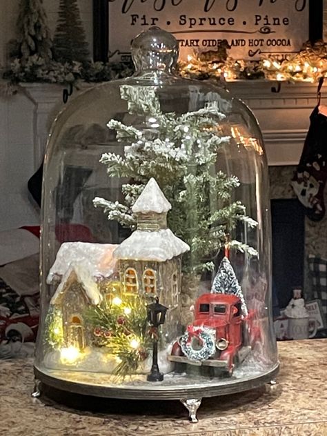 Cloche Decor, Christmas Globes, Christmas Vignettes, Clay Christmas, Country Christmas Decorations, Christmas Centerpieces Diy, Easy Christmas Decorations, Glass Cloche, Christmas Jars