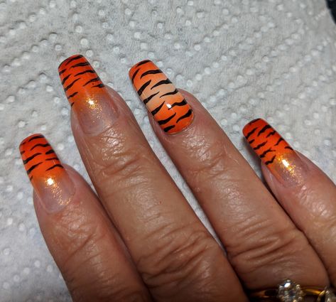 Nails Orange And Black, Tiger Nails, Nails Orange, Orange Tiger, Zebra Nails, Fancy Nails Designs, Nail Candy, Orange Ombre, Striped Nails