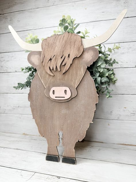 Get Crafty This Holiday Season with These Christmas Crafts for Adults Ombre Techniques, Planter Box Diy, Cow Planter, Handmade Wood Crafts, Cow Craft, Wood Yard Art, Wood Craft Patterns, Mini Cows, Diy Planter Box