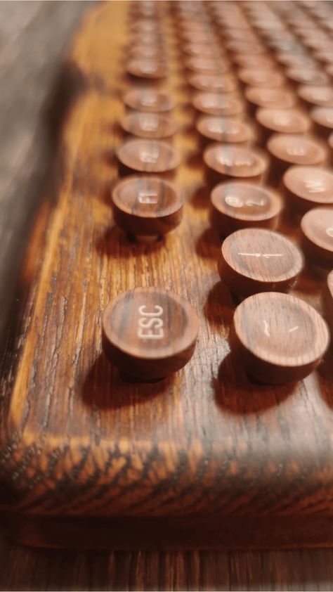 Relive nostalgia with Crolander's wooden keyboard & retro keycaps. Retro Bluetooth Keyboard, Retro Typewriter Keyboard, Steampunk Keyboard, Wood Keyboard, Wooden Keyboard, Retro Keyboard, What Is Steampunk, Diy Keyboard, Unique Keyboards