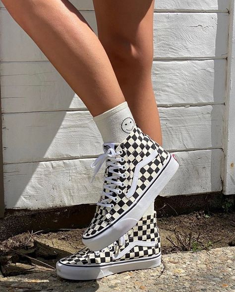 192.3k Likes, 504 Comments - @vans on Instagram: “All smiles in the Checkerboard Sk8-Hi. 📷: @ellamiller” Vans Sneakers Outfit, Vans Sk8 Hi Outfit, High Top Vans Outfit, Checkered Vans Outfit, Vans Shoes Fashion, Snicker Shoes, Cute Vans, Tenis Vans, Vans Outfit