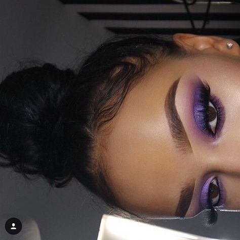 Beauty feature : @yemani_elise #makeupforblackwomen Makeup Cantik, Maquillage On Fleek, Purple Smokey Eye, Purple Eye Makeup, Bedroom Eyes, Purple Makeup, Smink Inspiration, Make Up Brush, Purple Eyeshadow