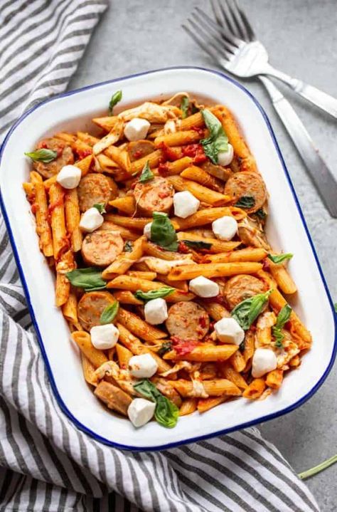 Italian Style Chicken, Chicken Sausage Recipes, Chicken Sausage Pasta, Italian Chicken Sausage, Caprese Pasta, Caprese Chicken, Pasta Night, One Pot Chicken, Pan Meals