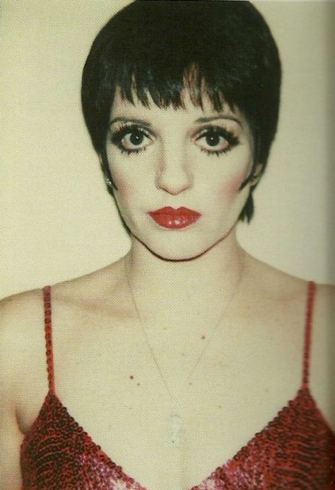 Cabaret Makeup, Judy Garland Liza Minnelli, Andy Warhol Museum, Disco Glam, Liza Minnelli, Hooray For Hollywood, Shot Hair Styles, Judy Garland, Actrices Hollywood