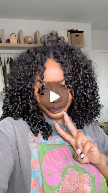 32K views · 6.3K likes | The Original Redfairyy on Instagram: "I’m up to my shenanigans again 🥹🥵🥰 Here is my new method for a BRAIDLESS & GLUELESS QUICKWEAVE WITH NO LEAVEOUT!! This technique is so easy and quick to do and the takedown is simple. Full detailed tutorial is live on my YouTube channel. Enjoy 🫶🏾🧚🏾‍♀️  #laurasia #laurasiaandrea #quickweave #crochetmethod #laurasiaandreapcos #gluelessquickweave #braidless #laurasiaandreahair" Curly Bob Quick Weave Hairstyles, Quick Weave No Leave Out, Curly Quick Weave Styles Black Women, Natural Quickweave, Curly Quickweave, Curly Quick Weave Styles, Quick Weave Ideas, Flip Over Quick Weave, Curly Sew In Weave