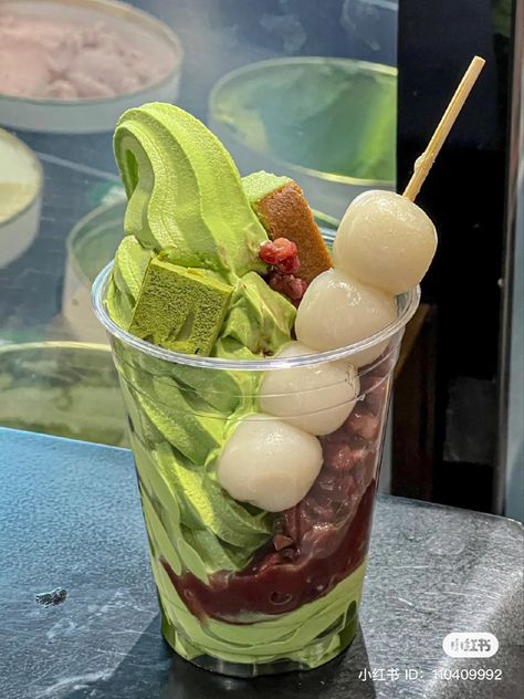 Japanese Matcha Dessert, Kue Macaroon, Drinks Aesthetic, Matcha Dessert, Matcha Ice Cream, Party Food Buffet, Japanese Dessert, Food Drinks Dessert, Birthday Food