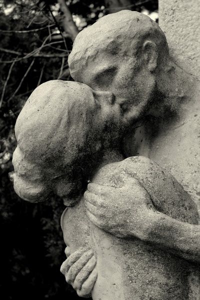 One special statue...Vienna, Austria, photo by Thiago R. Caetano. Lorenzo Bernini, Cemetery Statues, Old Cemeteries, Cemetery Art, Wow Art, The Kiss, Six Feet Under, Vienna Austria, Sculptures & Statues