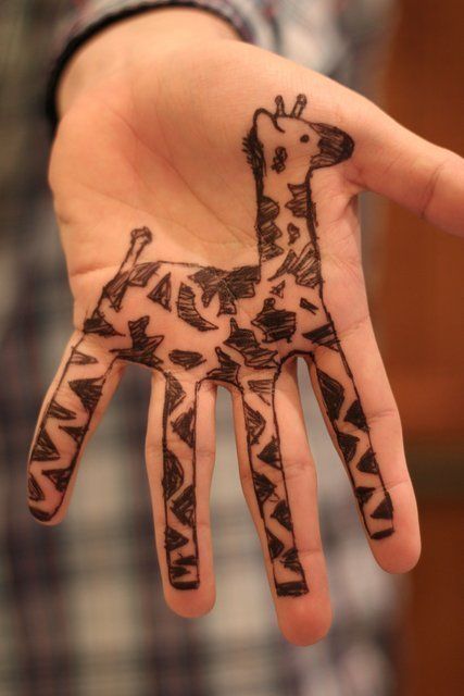 Hand Doodles, A Giraffe, Design Mom, Hand Art, Henna Tattoo, Tattoos And Piercings, Mehndi Designs, Face Painting, Little Things