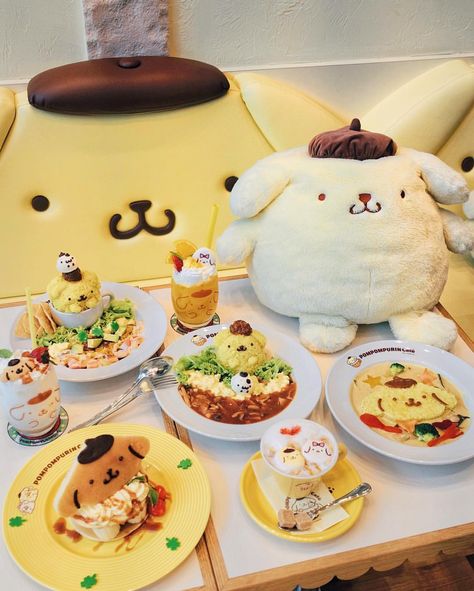 My stopover in Singapore meant spending time with my mum's family, all you can eat hawker food, and a visit to Pompompurin Cafe to eat all… All You Can Eat, Pompompurin Cafe, Tara Milk Tea, Pom Purin, Cake Strawberry, Charmmy Kitty, Kawaii Food, Japan Food, Cute Desserts