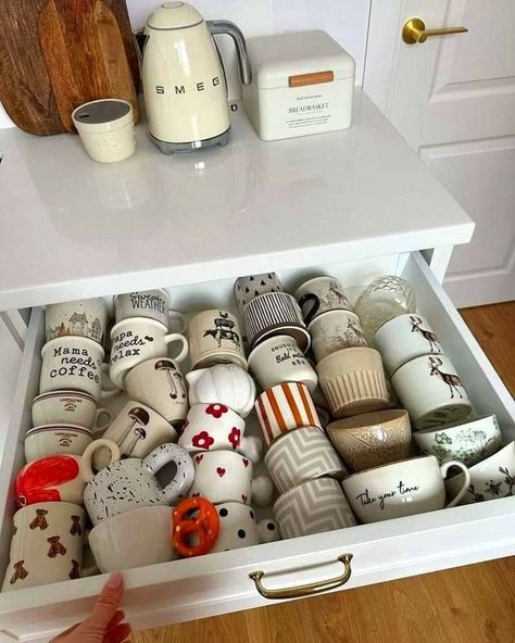 Mugs Organization, Kitchen Organisation, College Room, Pretty Mugs, Aesthetic Coffee, Pottery Crafts, Cute Kitchen, Room Makeover Inspiration, Dream House Decor