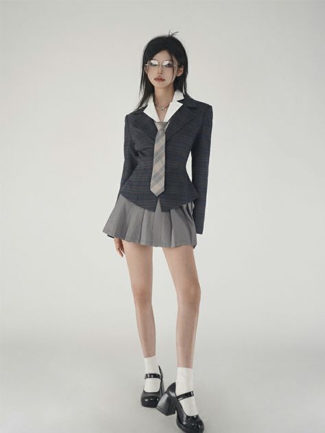 The Rose Concert Outfit, Chic School Mini Skirt, School Uniform Style Pleated Short Skirt, School Pleated Mini Skirt, Kpop Tennis Skirt, School Uniform Style Pleated Mini Skirt, Girls In Mini Skirts, Outfit White, Y2k Outfits