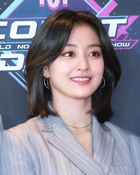 Jihyo Twice Hairstyle, Kpop Short Hair, Twice Fancy, Easy Short Haircuts, Very Important Person, Kpop Hair, Park Jihyo, Asian Short Hair, Medium Short Hair