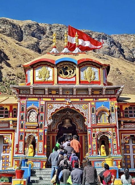 Badrinath Temple Photography, Garhwali Culture, Kedarnath Mandir, Badrinath Temple, Om Art, Durga Ji, Editing Videos, Album Cover Wallpaper Collage, Ear Tattoos