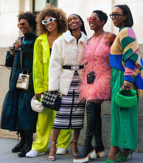 The Best Street Style Looks From New York Fashion Week Fall 2022 Fall 2022 Fashion Trends Street Style, New York Street Style 2022, Beret Street Style, New York Fashion Week 2022, Winter Coat Trends, Street Style 2022, Lady Marmalade, Street Vibes, Fashion Week 2022