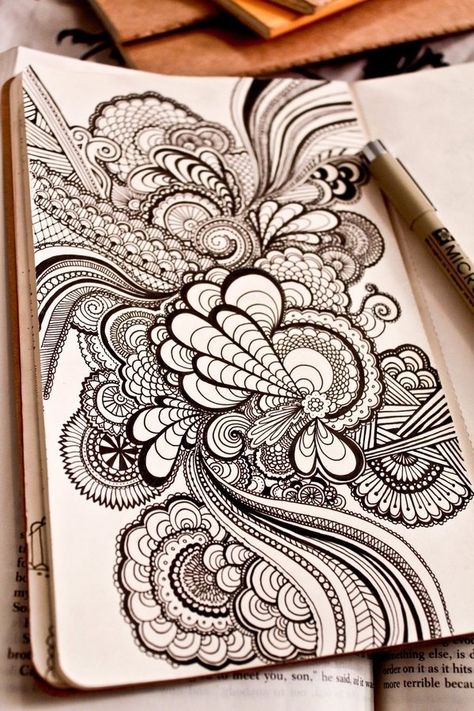 I love how this flows and curves.  It has a lot of movement and looks amazing. Black And White Doodles, Arte Doodle, Design Mandala, Mandalas Painting, Doodle Inspiration, Mandalas Drawing, Mandalas Design, Doodles Zentangles, Desenho Tattoo