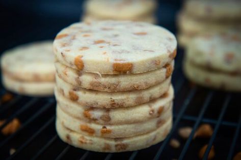 Toffee Butterscotch Shortbread Cookies Butterscotch Shortbread, Toffee Shortbread Cookies, Toffee Shortbread, Butterscotch Toffee, Book Club Food, Butterscotch Cookies, Tummy Yummy, Toffee Cookies, Rich Pins