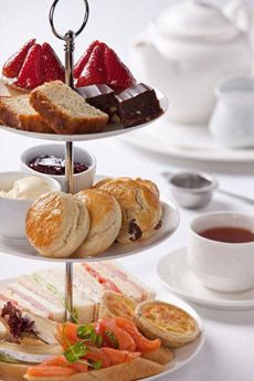 Tea Party Etiquette, Party Etiquette, English Afternoon Tea, English Tea Party, Afternoon Tea Recipes, High Tea Party, Dessert Aux Fruits, Tea Party Food, Afternoon Tea Parties