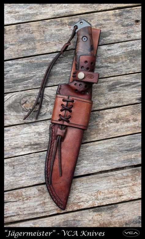 Leather Sheaths For Knives, Bushcraft Projects, Messer Diy, Leather Knife Sheath Pattern, Knife Holster, Leather Working Projects, Leather Knife Sheath, Custom Leather Belts, Case Knives