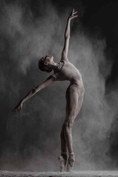 Ballet Photography Poses, Alexander Yakovlev, Ballerina Photography, Ballerina Poses, Ballet Dance Photography, Dance Picture Poses, Dancer Photography, Life Drawing Reference, Dance Photography Poses