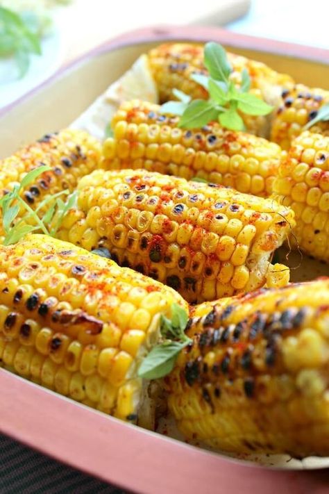 Charred Paprika Turmeric Corn Cobs. 14 minutes, sweetcorn, spices & a frying pan is all you need to make this delicious side dish that everyone will love! | berrysweetlife.com Pumpkin Seed Salad, Easy Healthy Side Dishes, Bbq Corn, Seed Salad, Fried Corn, Corn Cob, Goat Cheese Salad, Roasted Beets, Corn On Cob