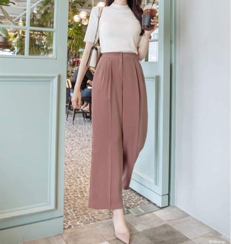 Highwaist Pants Outfit, Highwaist Outfit, Office Wear Outfit, High Waisted Pants Outfit, Modest Casual Outfits, Office Wear, Pants Outfit, High Waisted Pants, Classy Outfits