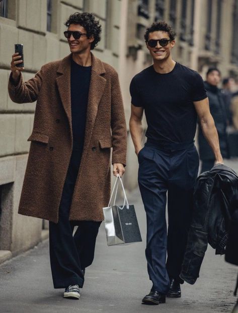 Mens Fashion Timeless, Paris Outfits Men Fall, Italian Mens Street Style, 70s Mens Winter Fashion, Italian Fall Fashion Men, Men’s Fall 2023, Functional Mens Fashion, French Men’s Fashion, Classy Mens Style