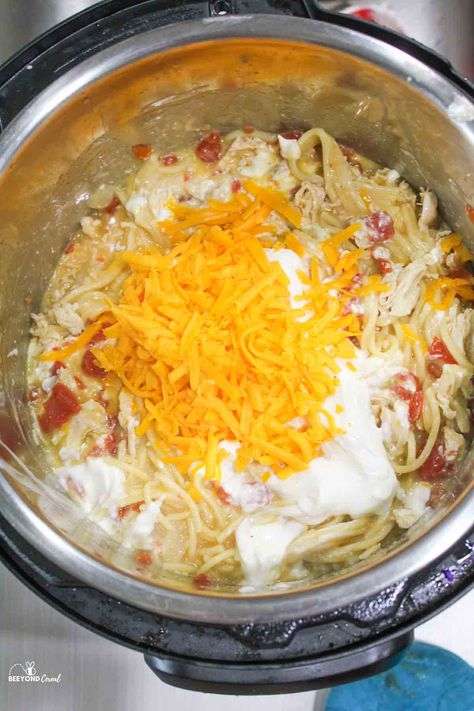 Rotel Chicken Spaghetti Without Velveeta, Pressure Cooker Chicken Spaghetti, Chicken Spaghetti In Instant Pot, Chicken Spaghetti Instant Pot Recipes, Instant Pot Pasta With Chicken, Instapot Chicken Carbonara, Chicken Spaghetti Recipe Instant Pot, Insta Pot Chicken Spaghetti, Easy Chicken Dinner Recipes Instant Pot