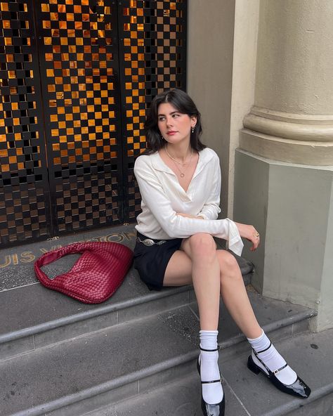 Ivana Petrović (@ivaanapetrovic) • Fotos e vídeos do Instagram Black Mary Jane Shoes Outfit, Mary Jane Shoes With Socks, Black Mary Janes Outfit, Mary Jane Outfit Ideas, Fall Style Aesthetic, Socks With Shoes, Mary Jane Outfit, Mary Janes Outfit, Mary Jane Shoes Outfit