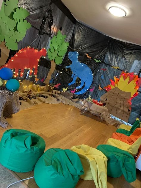 Dinosaur Classroom, Dinosaur Activities Preschool, Dino Park, Dinosaur Themed Birthday Party, Art Activities For Toddlers, Dinosaur Activities, Dinosaur Theme Party, Dinosaur Crafts, Vbs Crafts