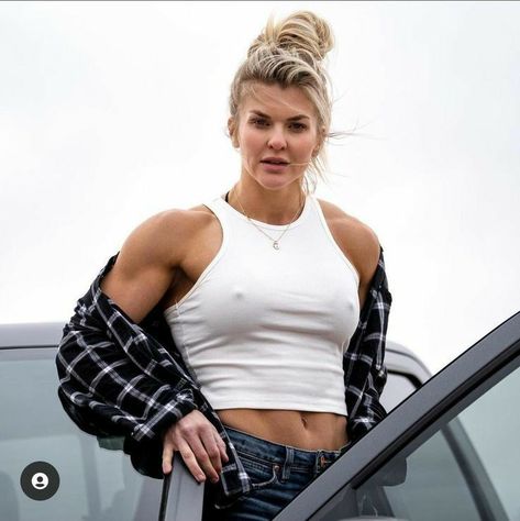 Brooke Ence, Female Crossfit Athletes, Dark Beauty Photography, Crossfit Women, Crossfit Girls, Crossfit Athletes, Sporty Girls, Fit Chicks, Muscle Women