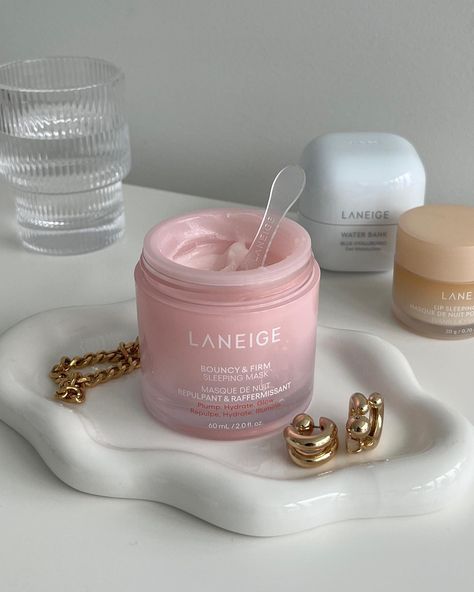 Moisturized Lips, Mask Aesthetic, Iconic Outfits, Harsh Winter, Laneige Lip, Sephora Skin Care, Laneige Lip Sleeping Mask, Pretty Skin Care, Lip Sleeping Mask