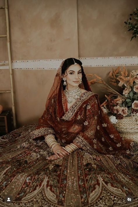 Red Wedding Dress Asian, Indian Wedding Outfit Bride, Punjabi Aesthetic, Red Lengha, Desi Wedding Dresses, Red Wedding Dress, Wedding Dresses Princess Ballgown, Wedding Shoots, Asian Bridal Dresses