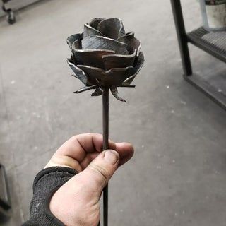 How to Make a Metal Rose : 5 Steps (with Pictures) - Instructables Diy Welding Projects, How To Make Metal, Cool Welding Projects, Metal Roses, Blacksmith Projects, Welding Art Projects, Diy Welding, Metal Working Projects, Metal Welding