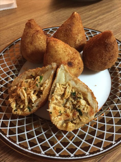 Coxinha Brazilian street food Brazilian Birthday Party Food, Brazilian Food Traditional Aesthetic, Brazilian Food Aestathic, Brazilian Street Food, Brazilian Coxinha, Brazil Night, Brazilian Food Traditional, Brazilian Snacks, Food Competition